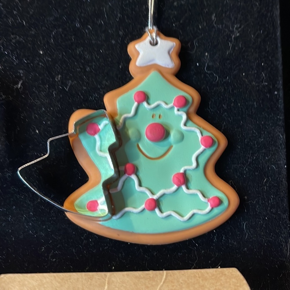 Avon Vtg Cookie Cutter set of 2 Ornaments Bell/ Tree NIB - Picture 3 of 10